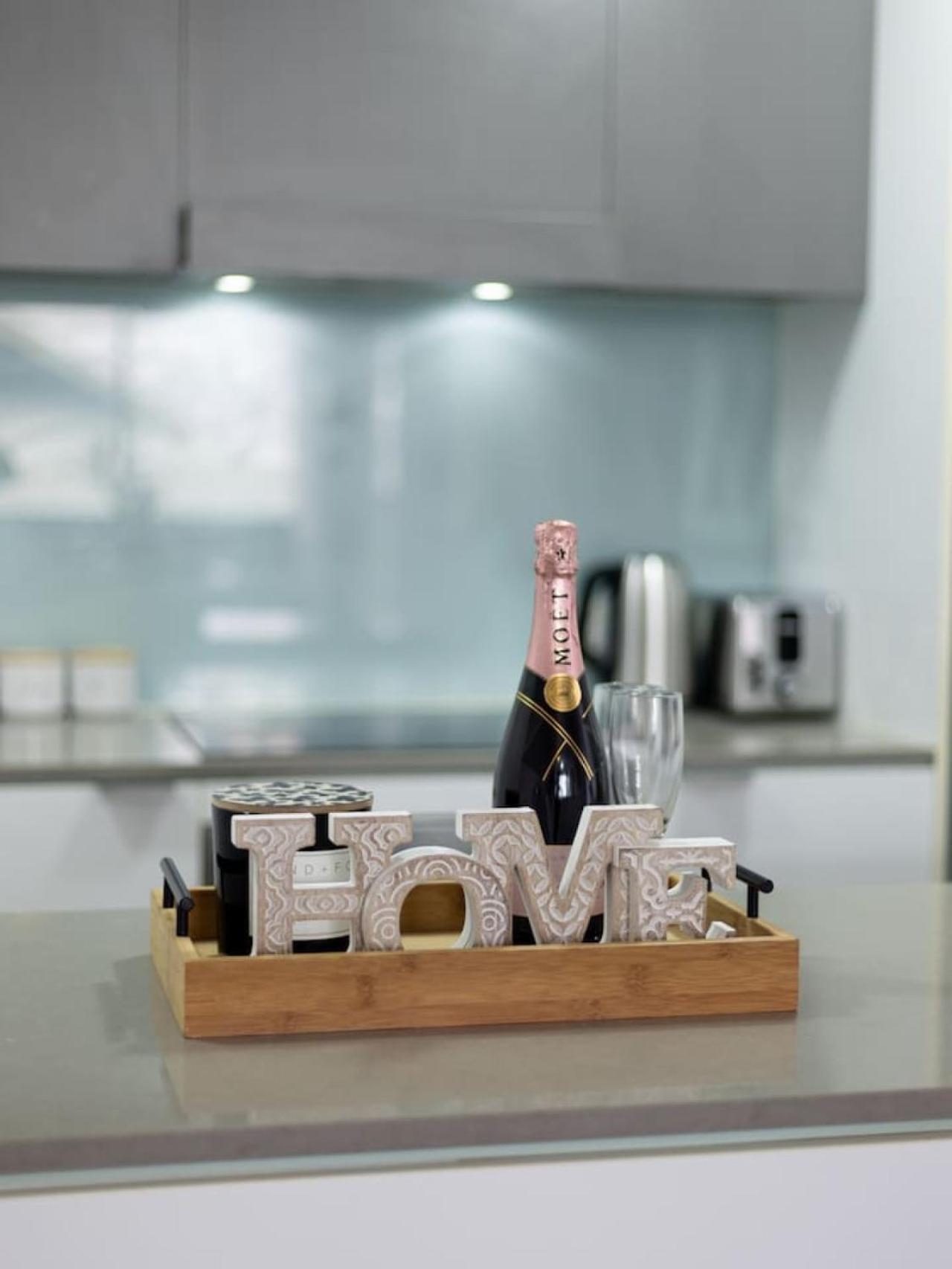 Steps To High End Cafes And Shops Deck N Pool Apartment Brisbane