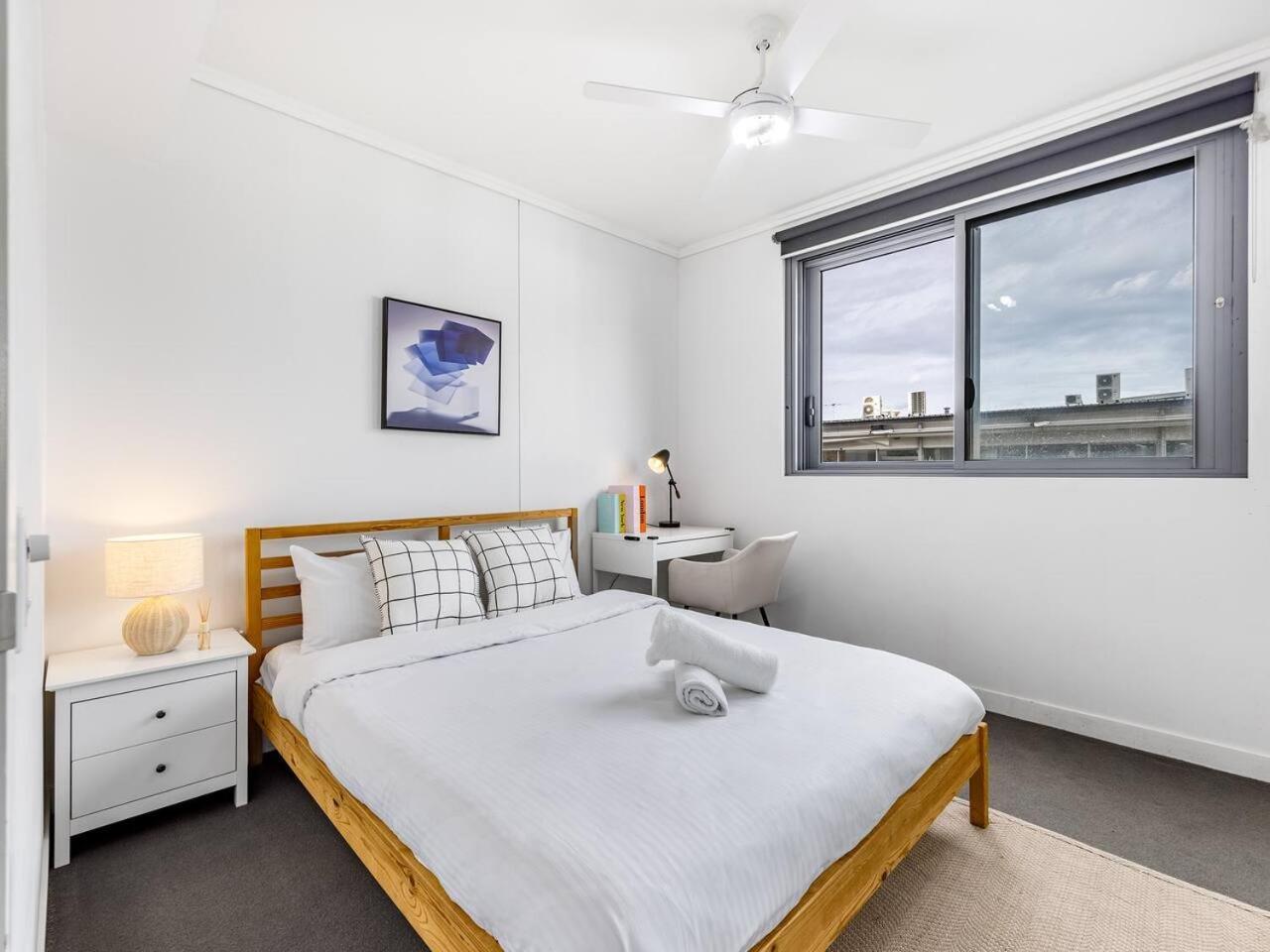 Steps To High End Cafes And Shops Deck N Pool Apartment Brisbane